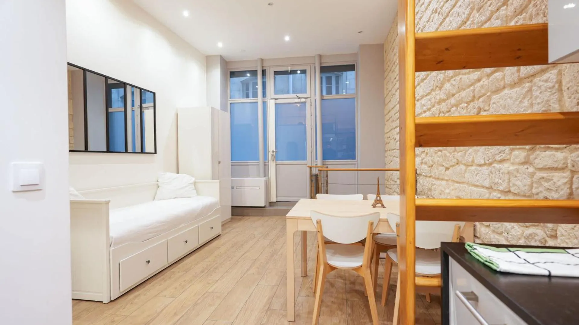 Loft 2 Bedroom Marais, Notre Dame Ac By Lcc Agency Paris